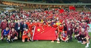 国安球员列队欢迎两位久违强援入队，中超金靴意外领衔，值得期待